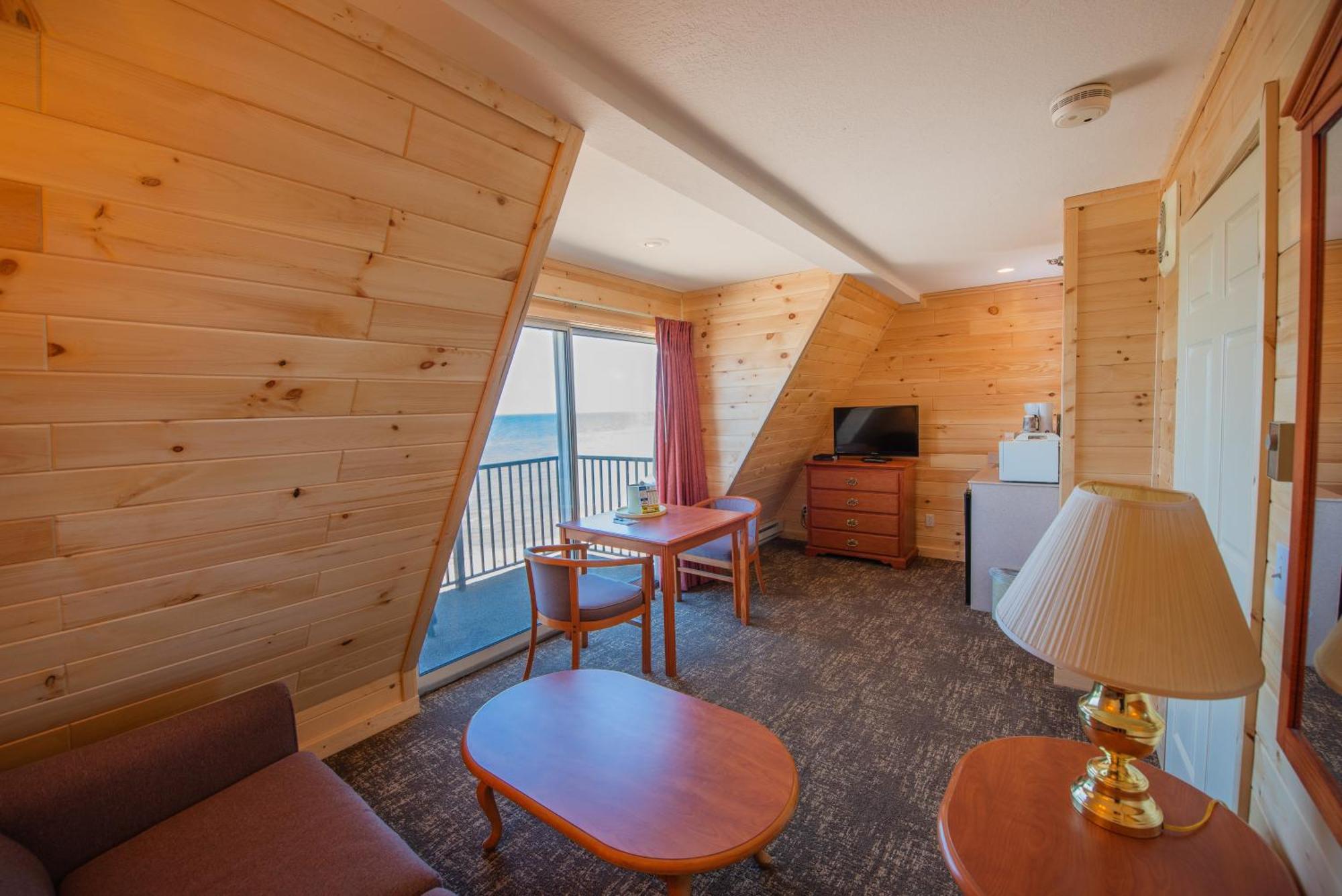 Quality Inn & Suites Mackinaw City Beachfront Exterior foto